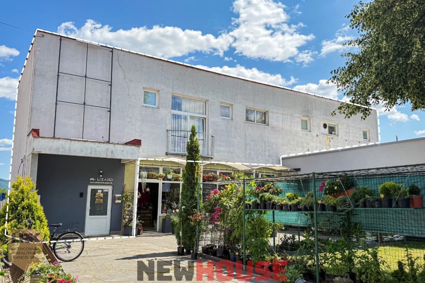 Obchodné priestory s vlastným pozemkom a dostatkom parkovacích miest