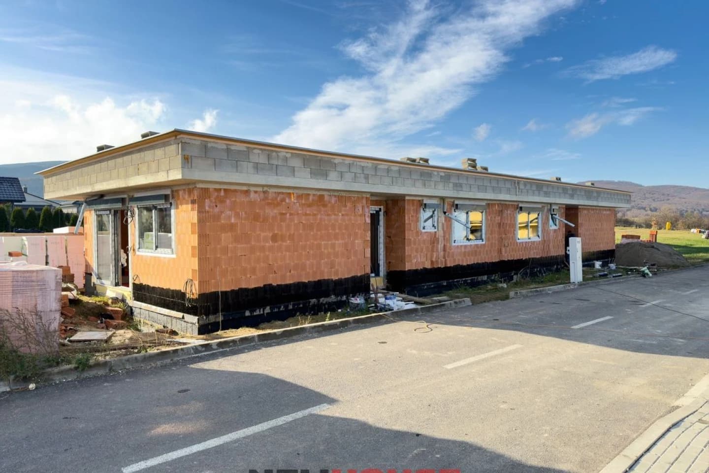 Novostavba 4i bungalovu (RD1) s pozemkom 281 m² v novej časti Tr. Jastrabia