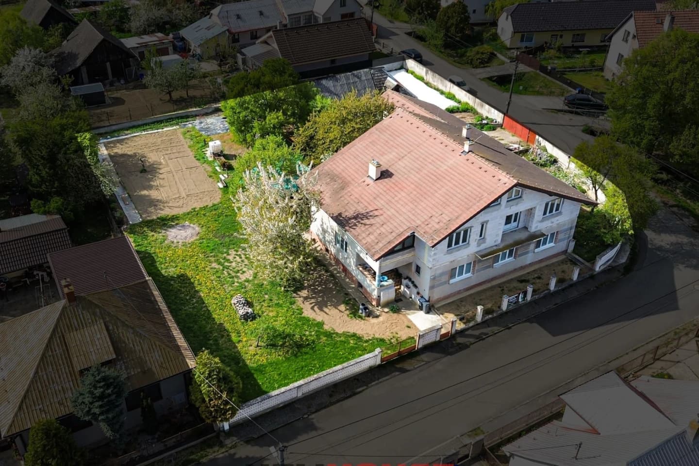 Veľkorysý rodinný dom s pozemkom 1 962 m² a vysokým potenciálom pre ďalšie využitie