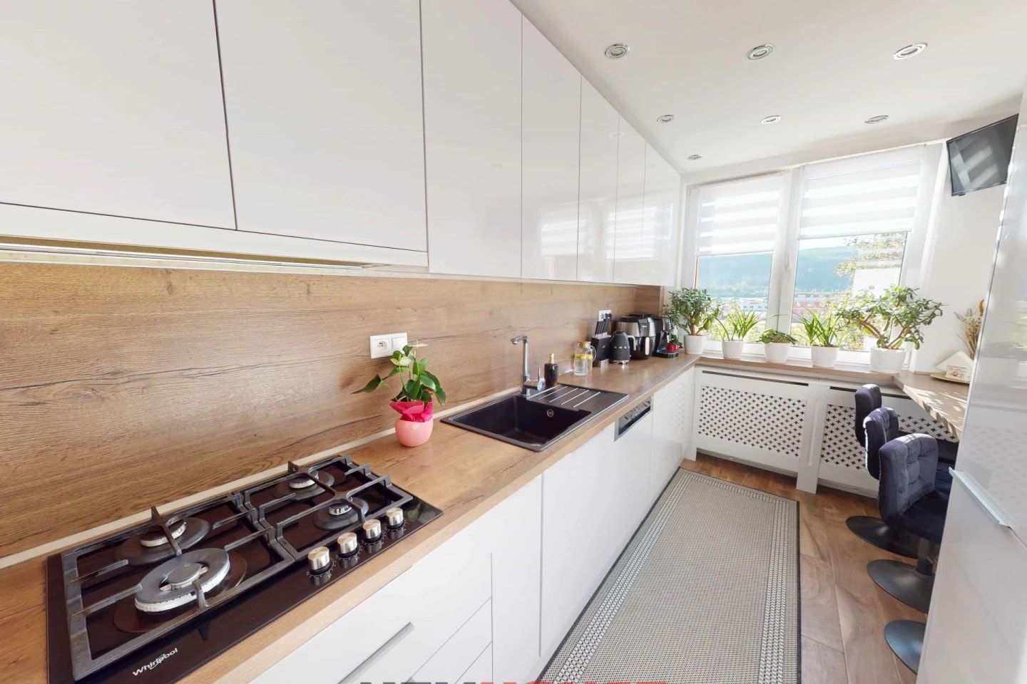 Rezervácia! 5 IZIEB. 94 m². KOMPLETNE ZARIADENÝ BYT. TEMATÍNSKA, NOVÉ MESTO NAD VÁHOM